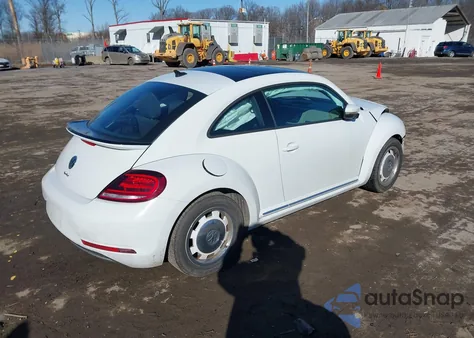 2018 Volkswagen Beetle 2.0T Coast/2.0T S из США, поврежденный, VIN 3VWFD7AT1JM704767
